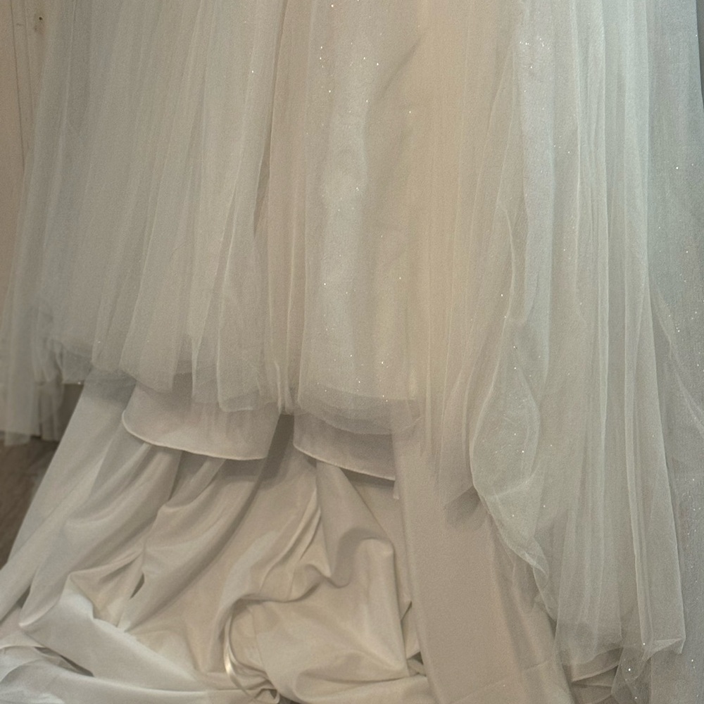 Amalfi Bridal Gown - Elegant White Floral Design - Picture 2 of 16